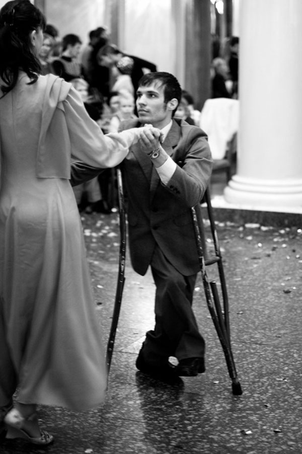 physically-challanged-married-dancing.jpg