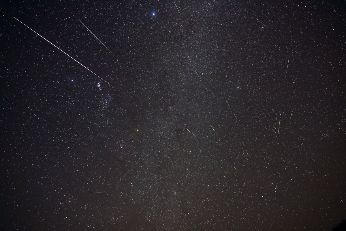 GeminidMeteors4hart_1200px.jpg