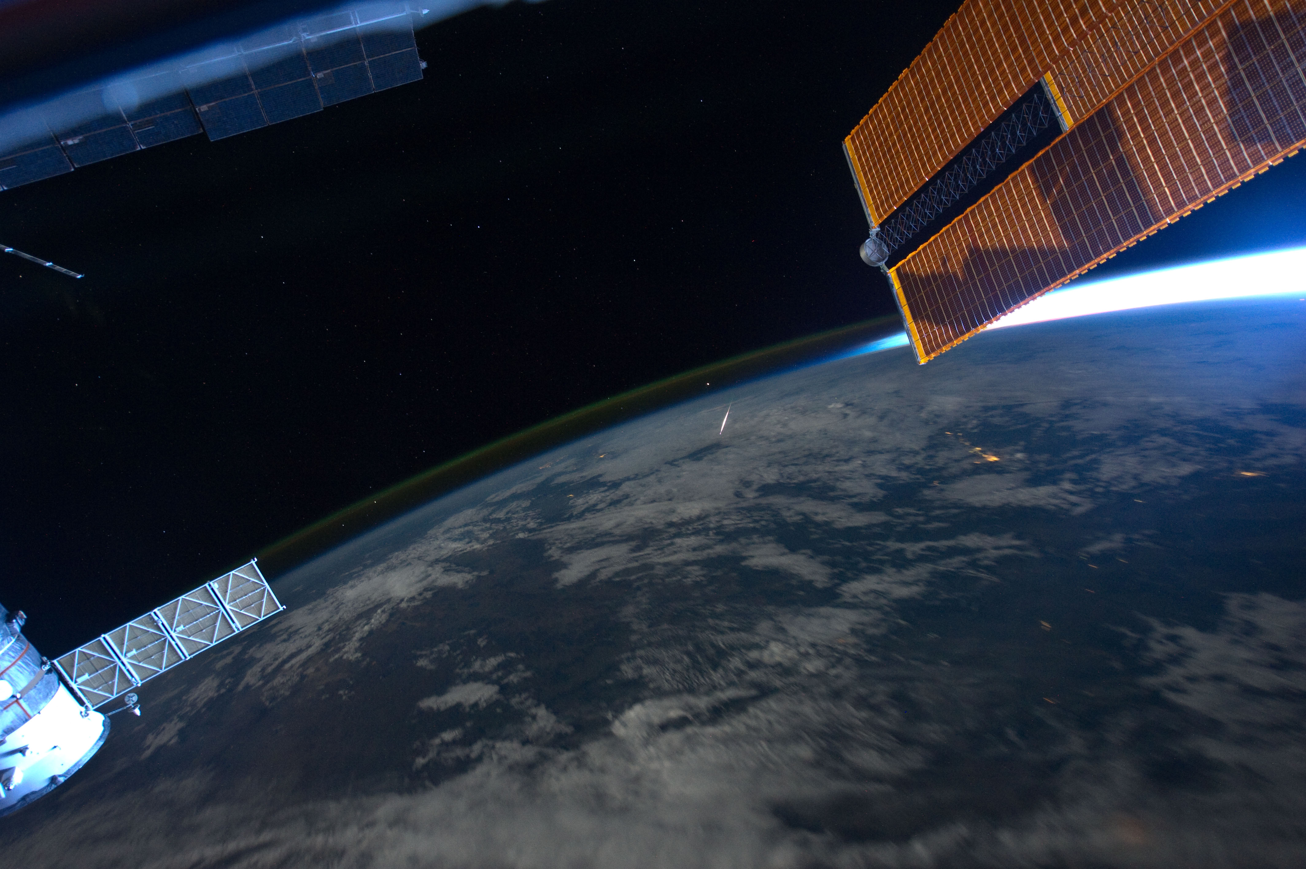 iss028e024847perseid.jpg