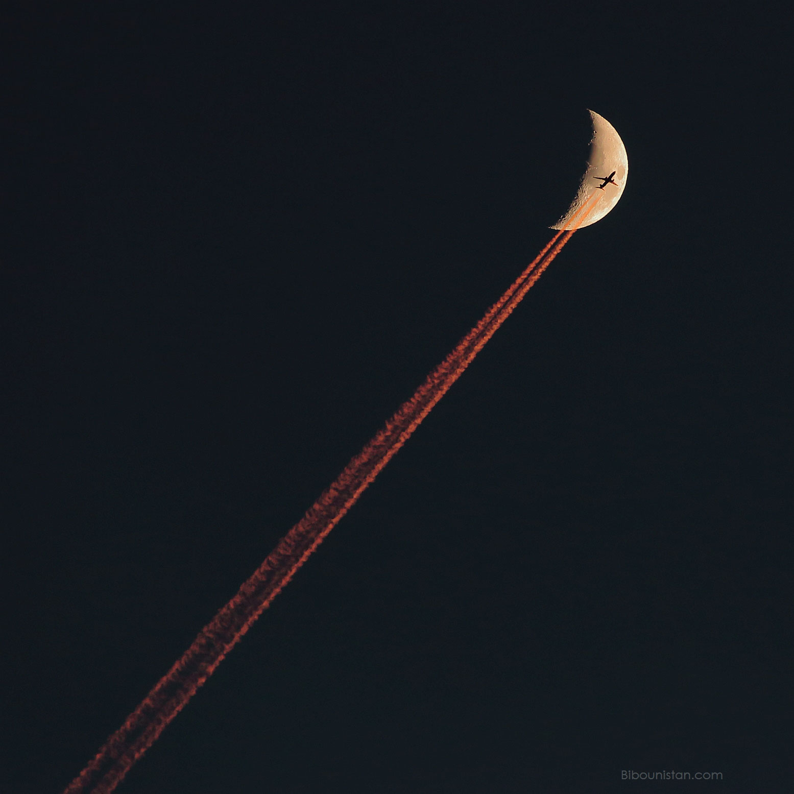 PlaneTrailMoon_Staiger_1555.jpg
